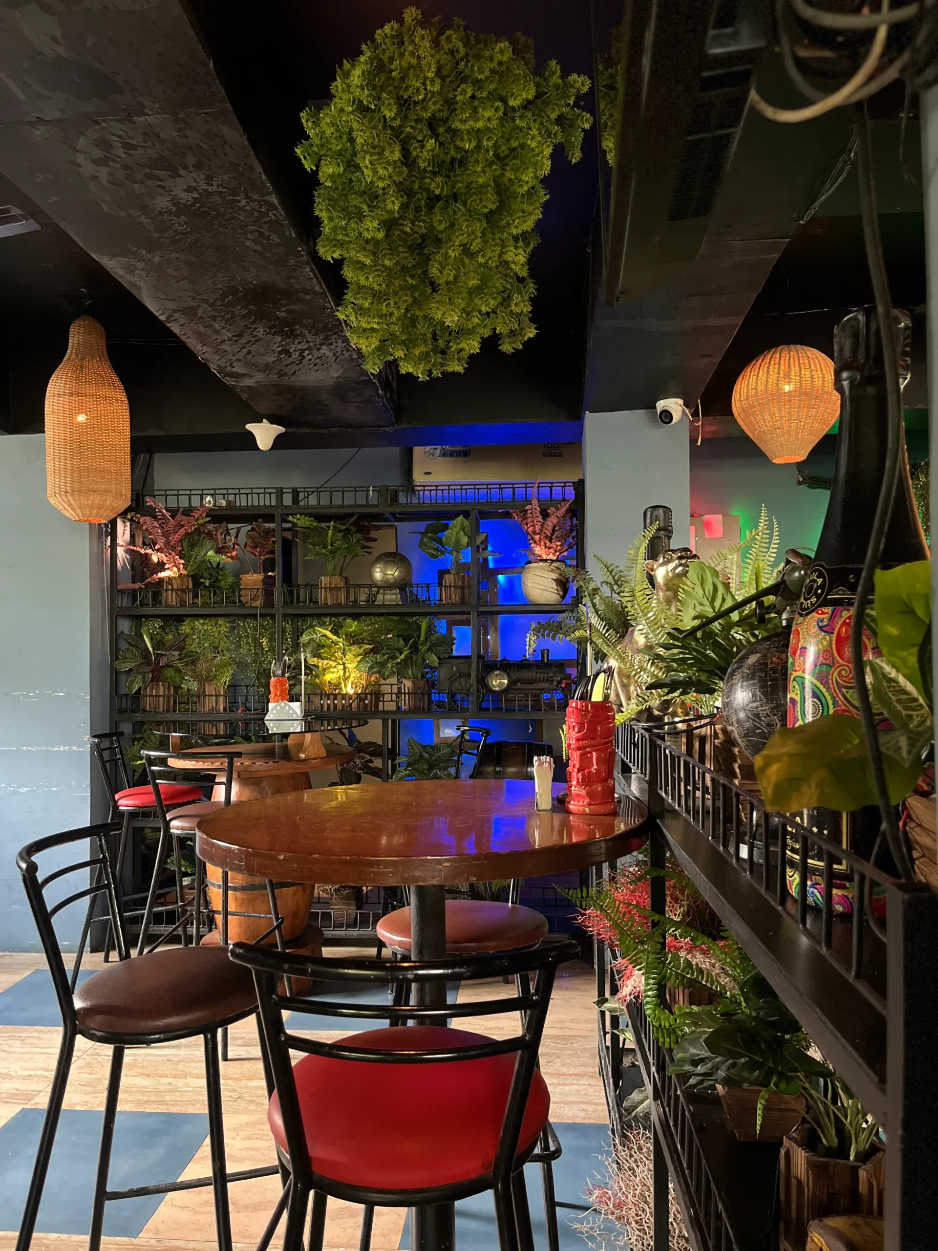bora_bora_bandra_day_seating